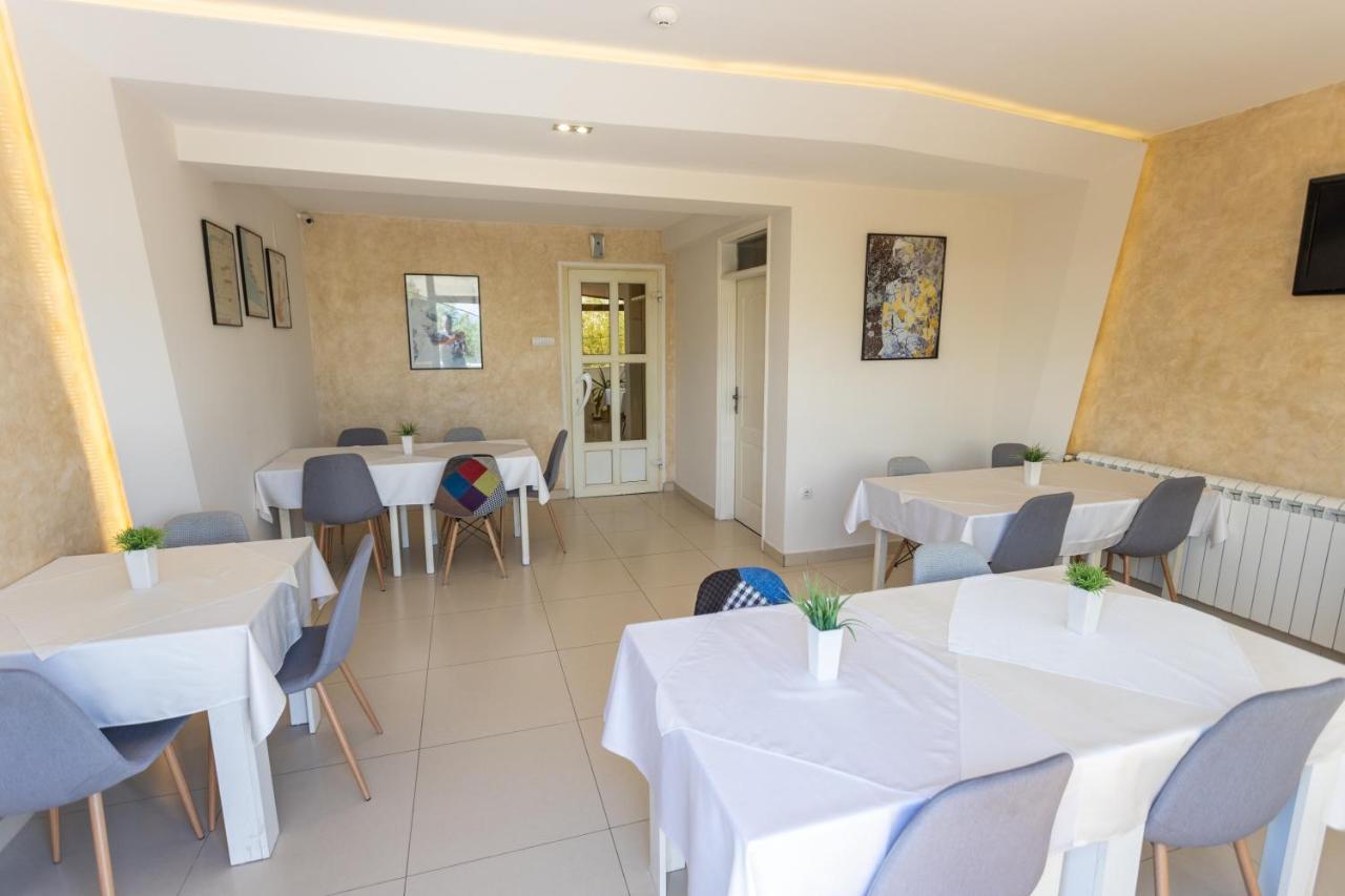 Hotel Dijana Pirot Luaran gambar